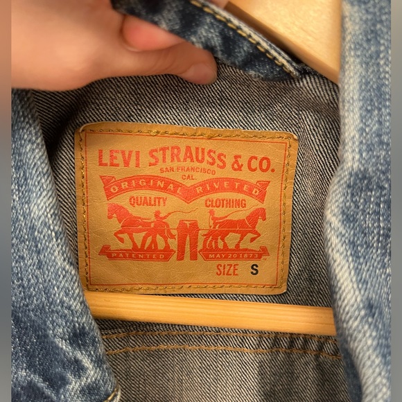 Levi’s Jean jacket - Picture 2 of 3